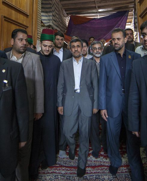 Ahmadinejad visits the holy shrine of Imam Abbas