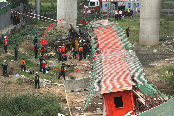 At least 2 Chinese killed in Seoul bridge collapse