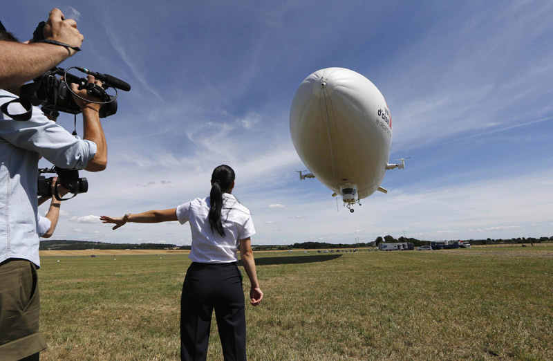 Tour Paris on a airship