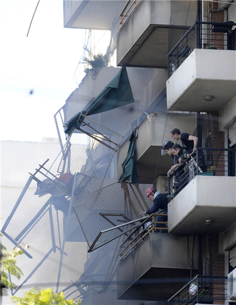 Apartment building blast kills 9 in Argentina