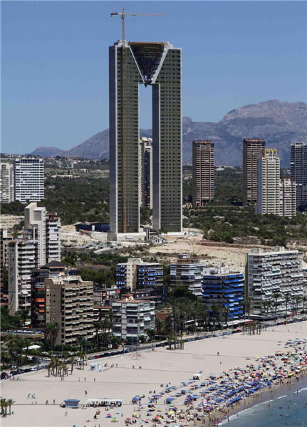 Spanish skyscraper forgets elevator