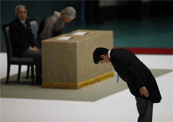 Japan's Abe sends offering to war shrine