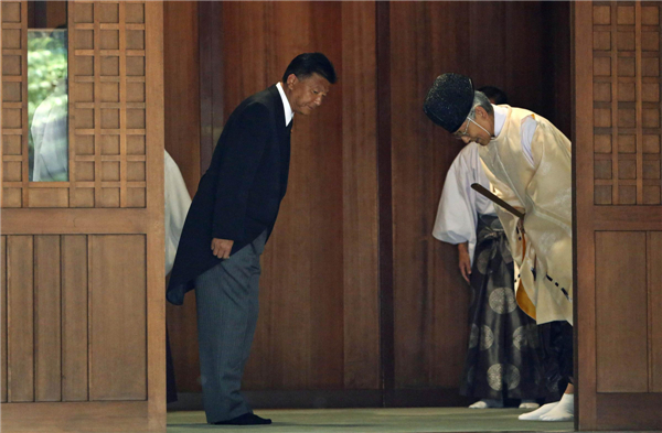 Two Japanese ministers visit Yasukuni shrine