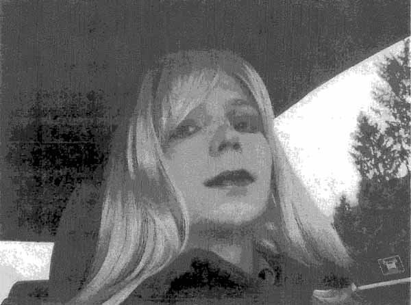 WikiLeaker Manning says is female, wants to live as a woman