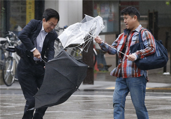 Typhoon Wipha threatens Japan