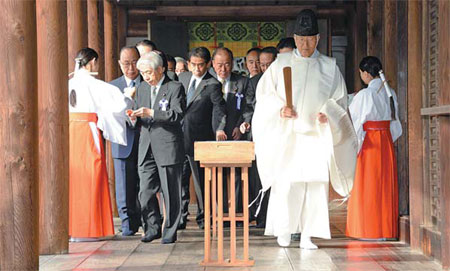 China condemns Japanese officials' visit to Yasukuni