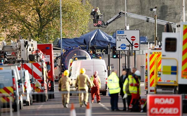 8 dead in police helicopter crash onto Glasgow pub