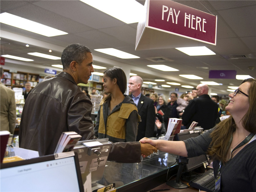 Obama stuns bookstore shoppers
