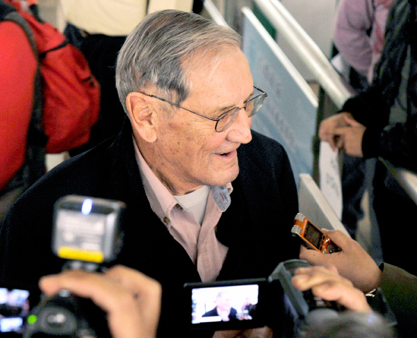 US veteran of Korean War, 85, arrives home