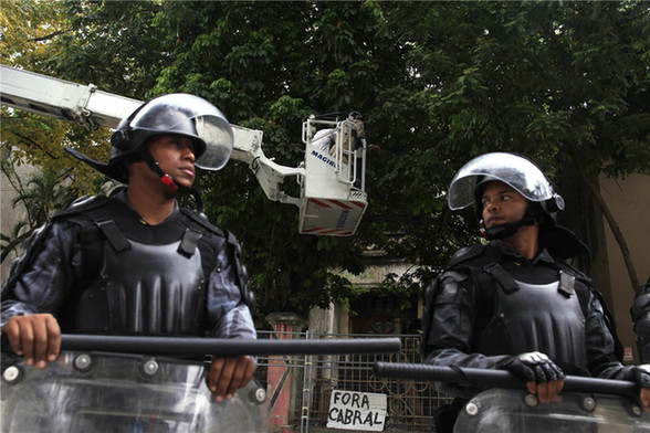 Protest against demolishing museum in Rio