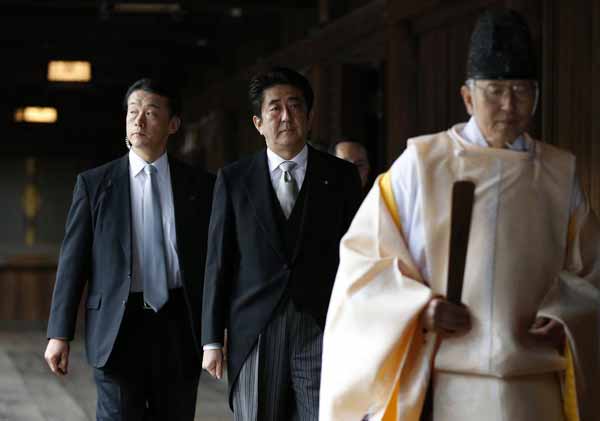 Japan PM visits Yasukuni Shrine