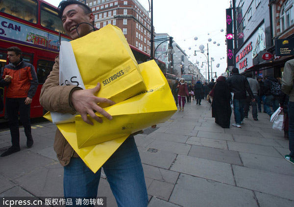 Boxing Day shopping rush in UK