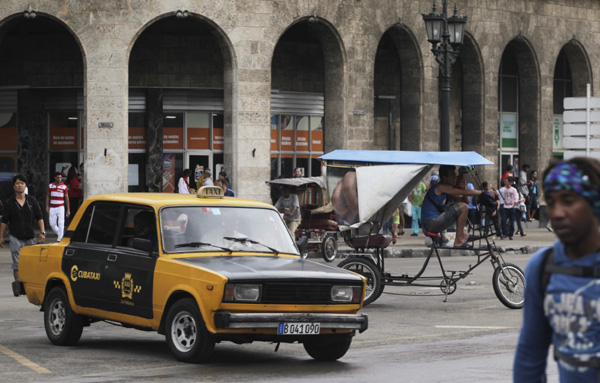 Cuba to partially privatize taxi service