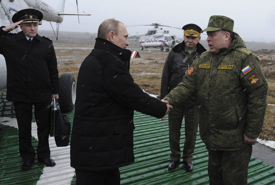 Putin inspects border troops