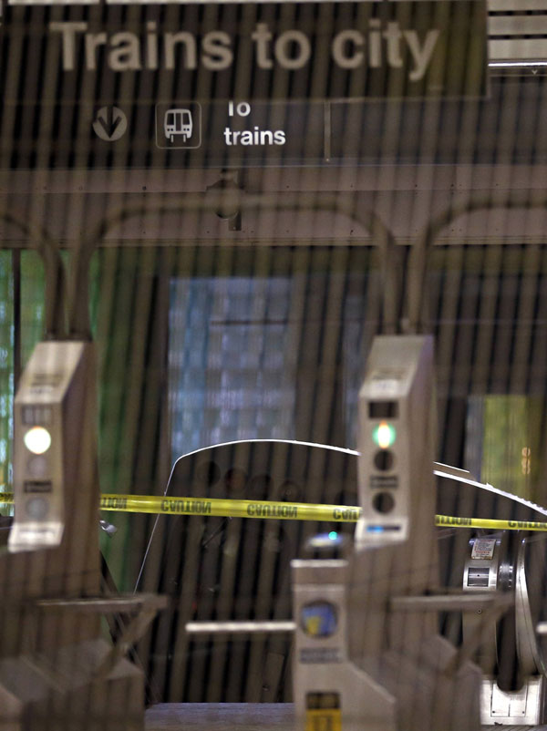 32 hurt in train derailment at Chicago's O'Hare Airport