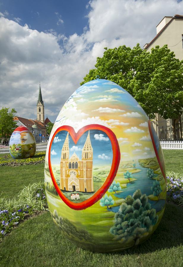 Ζωγραφισμένα στο χέρι αυγά του Πάσχα στην οθόνη στην Κροατία