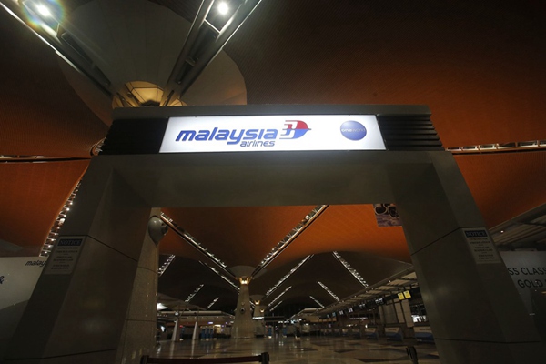 Malaysia Airlines jet turns back after tire burst