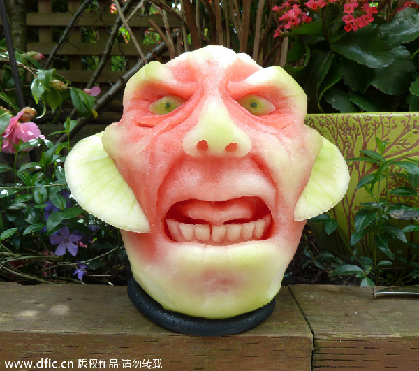 Artist carves melons into unique characters