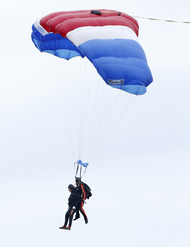 Bush senior marks 90th birthday with a skydive