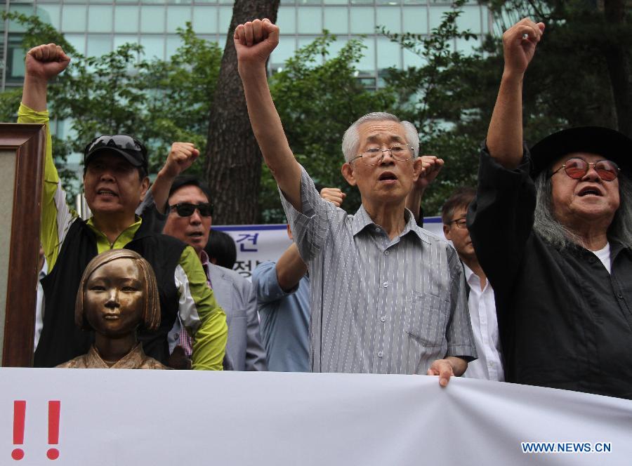 Korean protest against Japan to lift ban on collective self-defense right