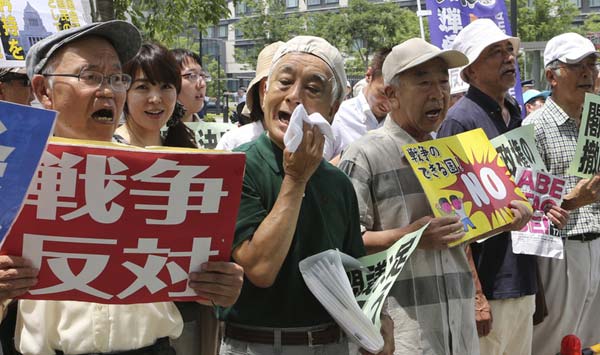 Hundreds of Japanese protest against Abe, collective defense