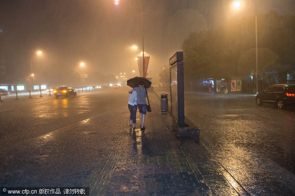 Torrential rain cools Beijing