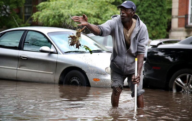 Cars become boats due to heavy rain