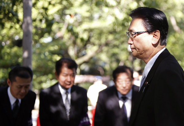 Japanese ministers visit Yasukuni Shrine