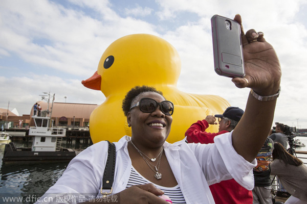 Rubber duck traveling to Los Angeles