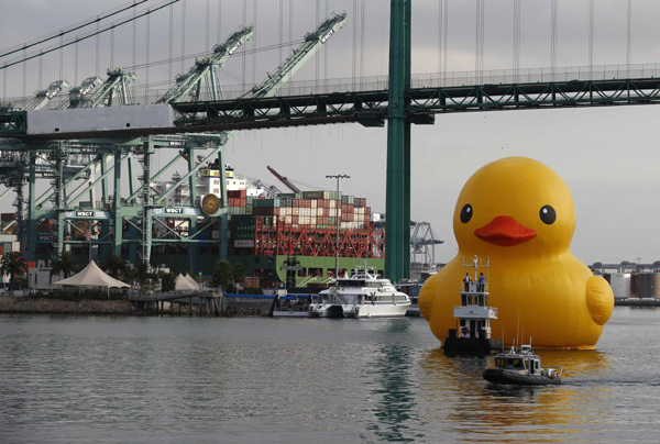 Rubber duck traveling to Los Angeles