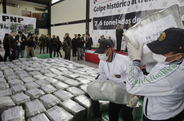 Peru police display record 7.7-ton cocaine haul