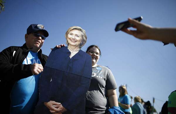 With appearance in Iowa, Clinton takes a big step toward 2016