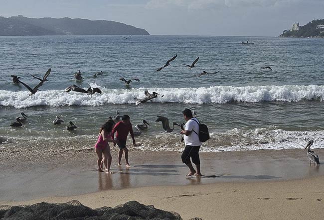 Powerful hurricane Odile barrels through Mexico's Baja