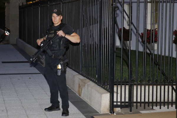 Security breached: Intruder gets into White House