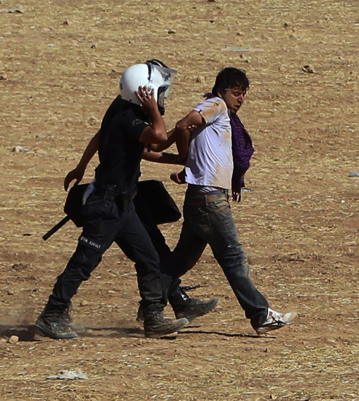 Turkish security forces clash with Kurdish demonstrators