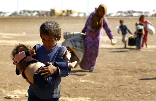 Over 130,000 Syrian refugees cross into Turkey
