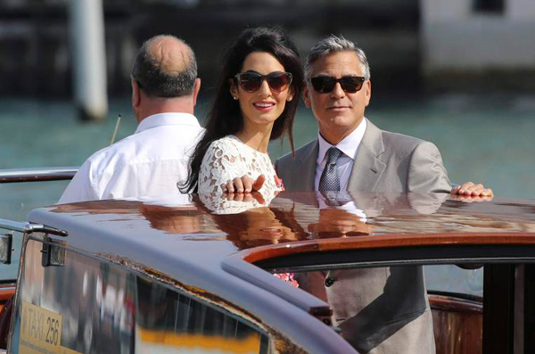Clooney, wife make newlywed appearance in V