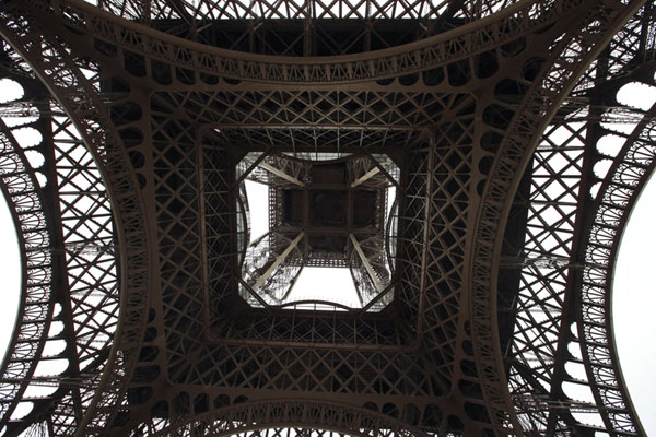 Scary selfies at new Eiffel Tower attraction