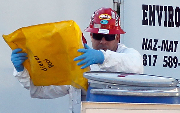 US patient who contracted Ebola allowed aboard flight