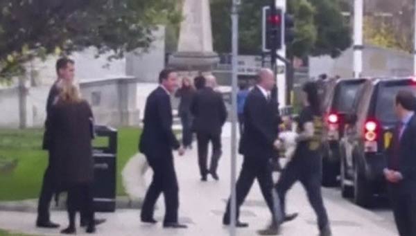 Cameron is confronted in London[2]|china