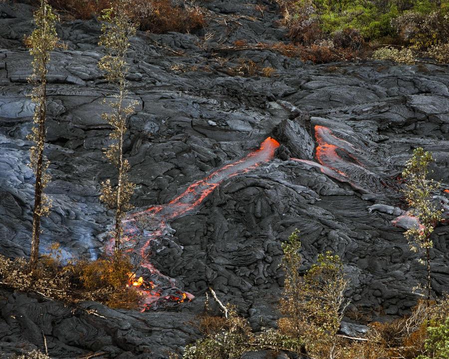 Hawaii lava crosses residential property