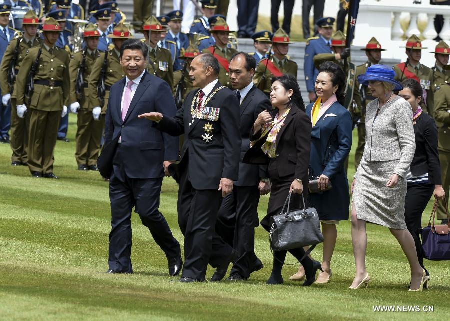 President Xi attends welcoming ceremony in Wellington, New Zealand