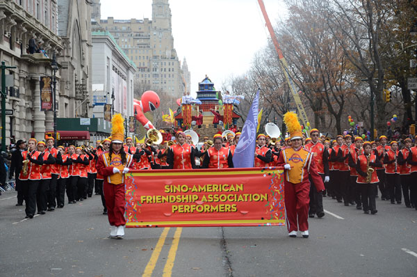 Chinese float gives joy at Macy's parade