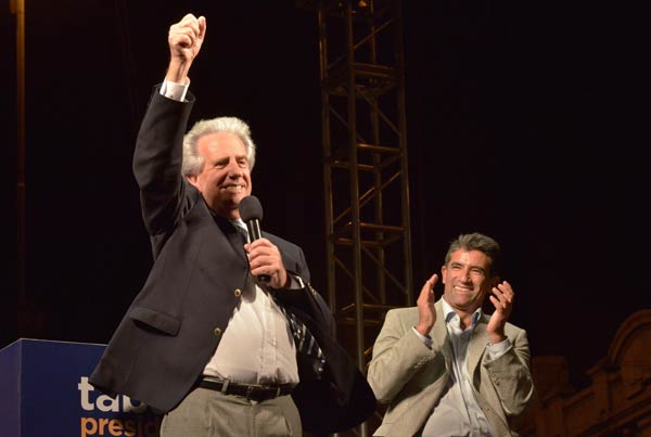 Uruguay ruling candidate Vazquez wins presidential runoff