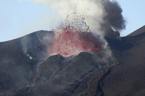 China offers aid to Cape Verde volcano victims