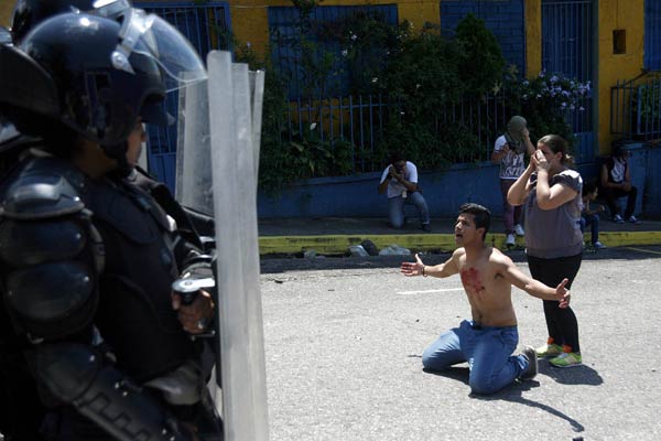 Venezuela condemns killing of teenage protester