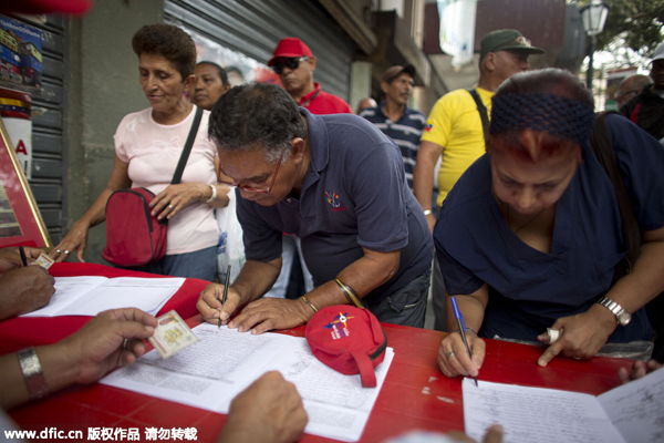 Venezuela collects 5 mln signatures against Obama's decree