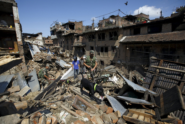 Fears linger in Nepal as intl aid pours in