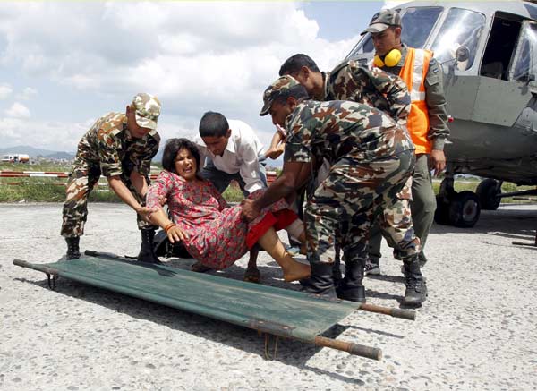 Nepal scrambles to organise quake relief, many flee capital