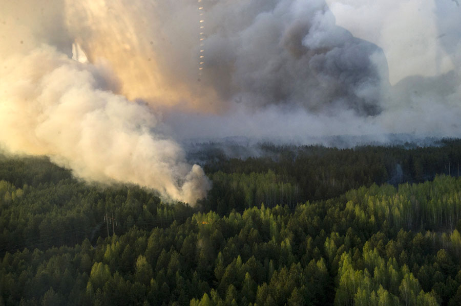 Forest fire threatens Ukraine's Chernobyl nuclear zone